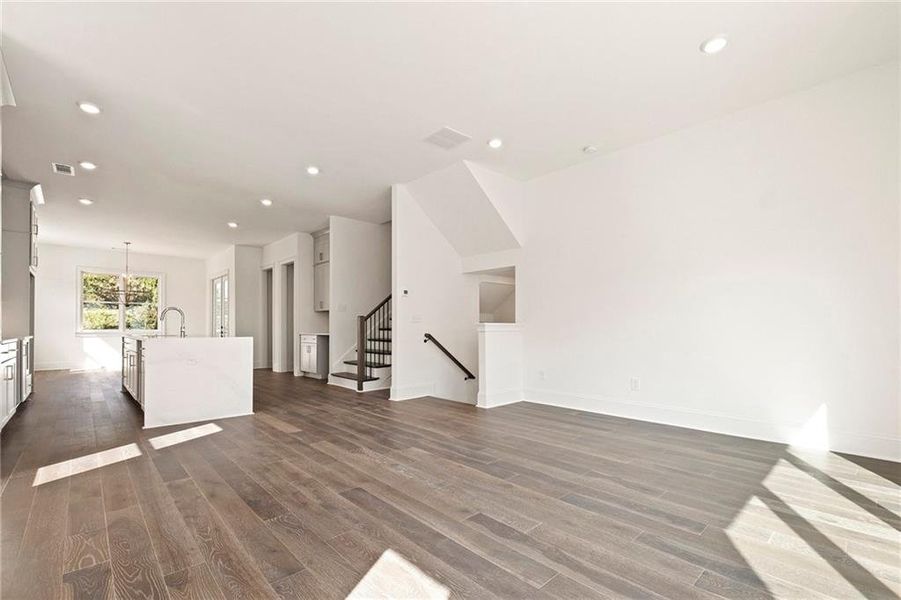 Spacious, unfurnished interior of a new home in , Atlanta (Image 18).