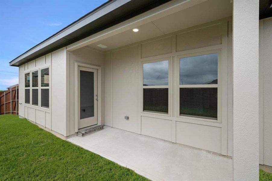 Exterior details and patio area of a home in Llano Springs, Fort Worth (Image 20).