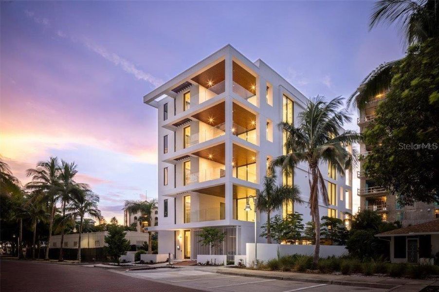 Condo located in Sarasota, FL showcasing its design and architecture (Image 4). Condo located in Sarasota, FL showcasing its design and architecture (Image 4).