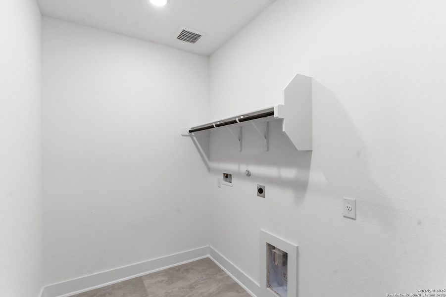 Spacious, unfurnished interior of a new home in Mesa Western, Cibolo (Image 19).