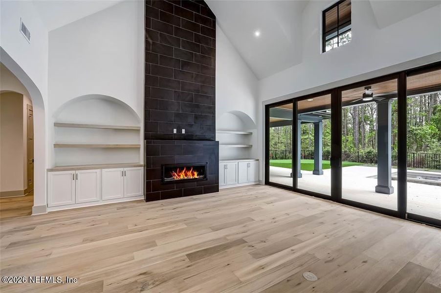 Spacious, unfurnished interior of a new home in , Jacksonville (Image 8).