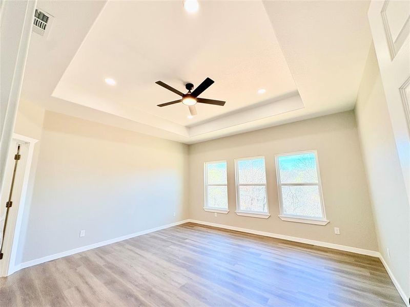 Spacious, unfurnished interior of a new home in , Graham (Image 29).