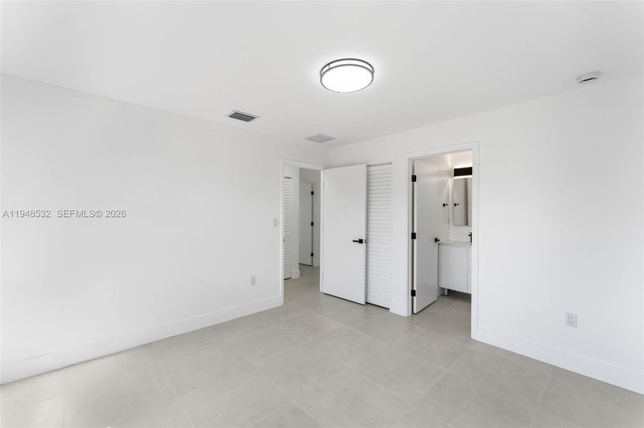 Spacious, unfurnished interior of a new home in , Miami (Image 17).