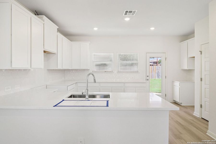 Furnished interior view inside a new home in Thomas Pond, San Antonio (Image 10). Furnished interior view inside a new home in Thomas Pond, San Antonio (Image 10).