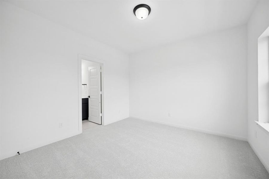 Spacious, unfurnished interior of a new home in Mantua Point Gardens, Van Alstyne (Image 26).