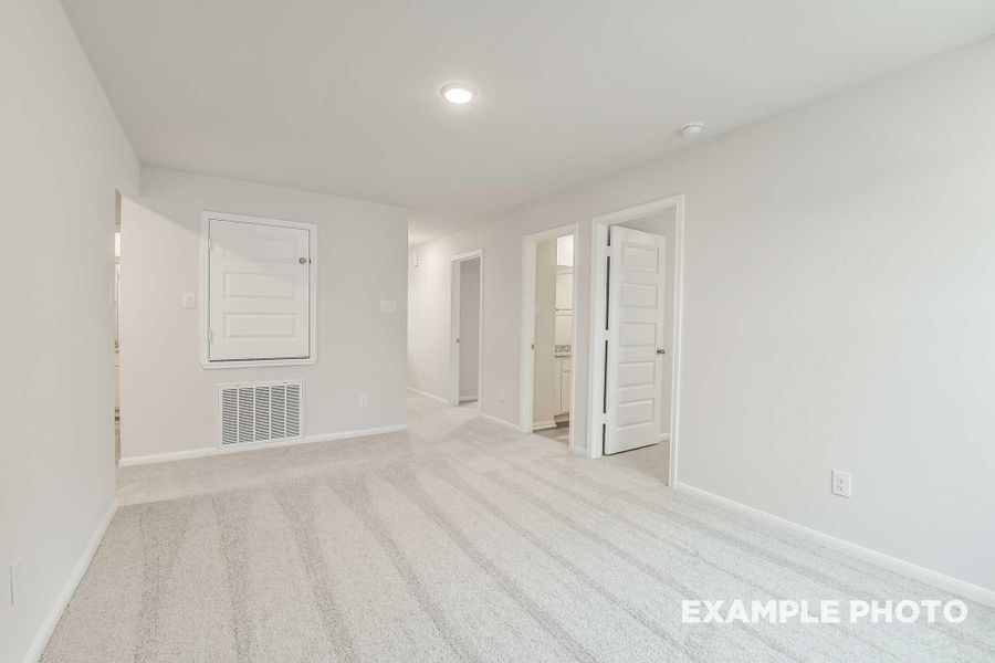 Spacious, unfurnished interior of a new home in Caney Creek Place, Conroe (Image 21).