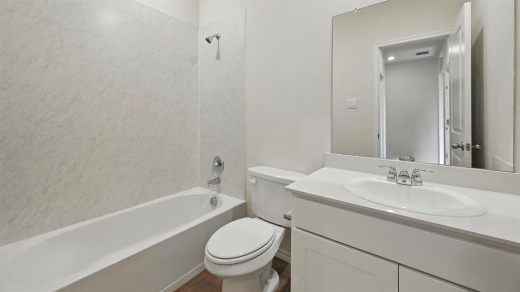 Bathroom with vanity and washtub / shower combination