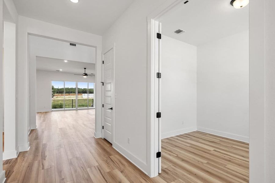 Spacious, unfurnished interior of a new home in Lariat, Liberty Hill (Image 22).