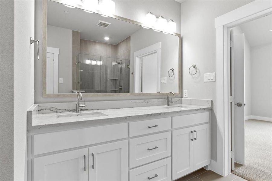 019-8517DelRioTrail-Rowlett-TX-75089-PrimaryBathroom.jpg-SMALL