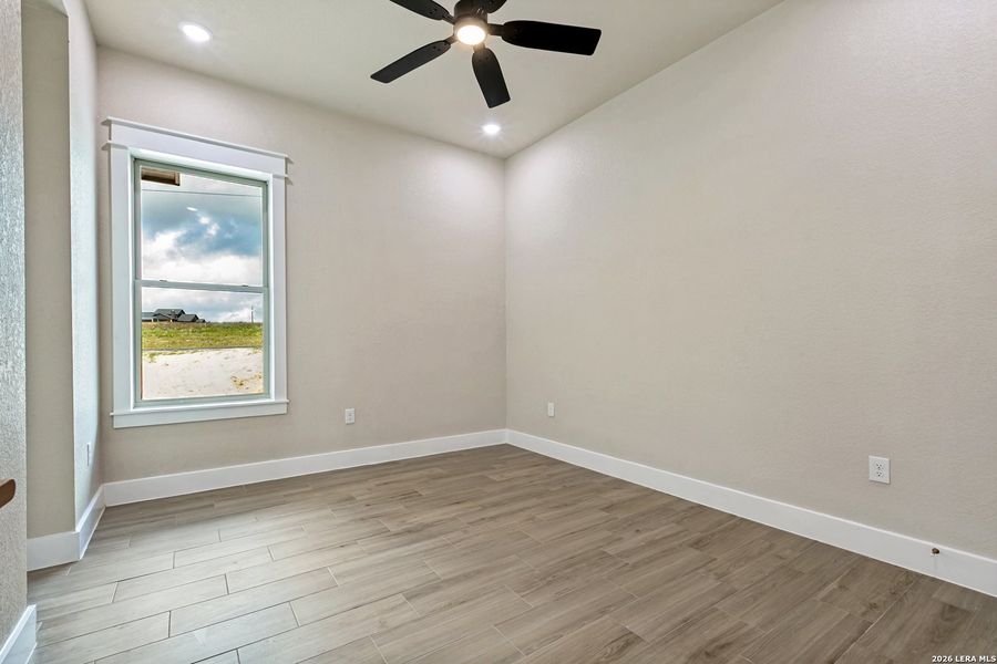 Spacious, unfurnished interior of a new home in , La Vernia (Image 38).