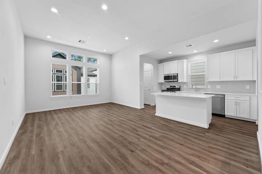 Spacious, unfurnished interior of a new home in Shiloh Reserve, Houston (Image 14). Spacious, unfurnished interior of a new home in Shiloh Reserve, Houston (Image 14).