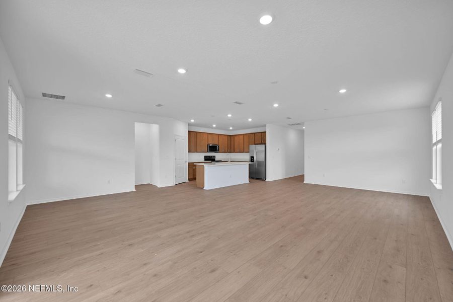 Spacious, unfurnished interior of a new home in Hyland Trail, Green Cove Springs (Image 12).