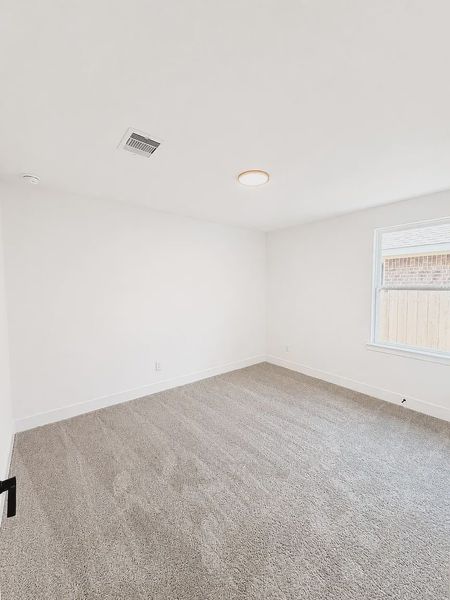 Spacious, unfurnished interior of a new home in Stonebrooke, Conroe (Image 11).
