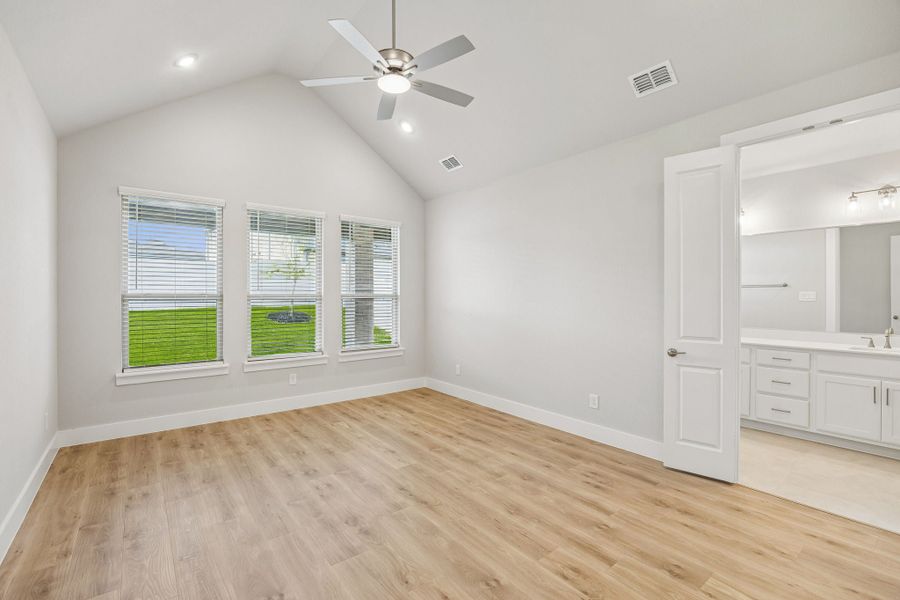 Spacious, unfurnished interior of a new home in Painted Tree Woodland West, McKinney (Image 22).