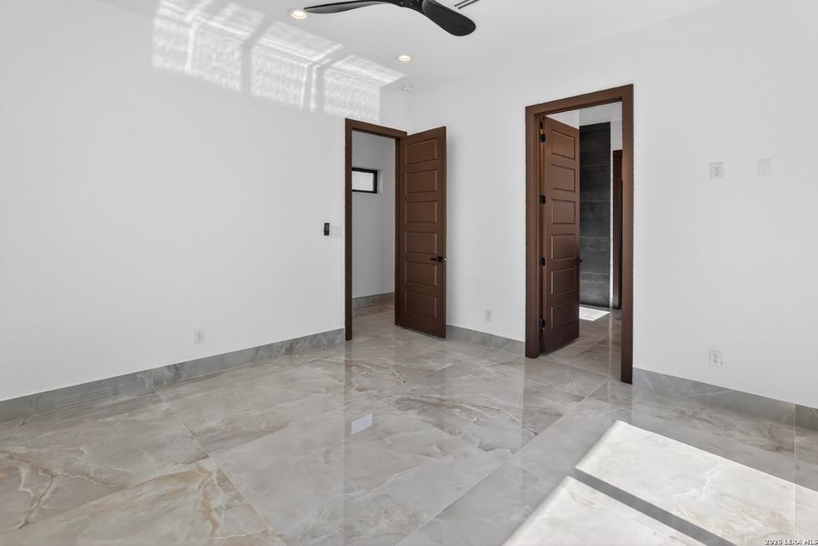 Spacious, unfurnished interior of a new home in , San Antonio (Image 44).