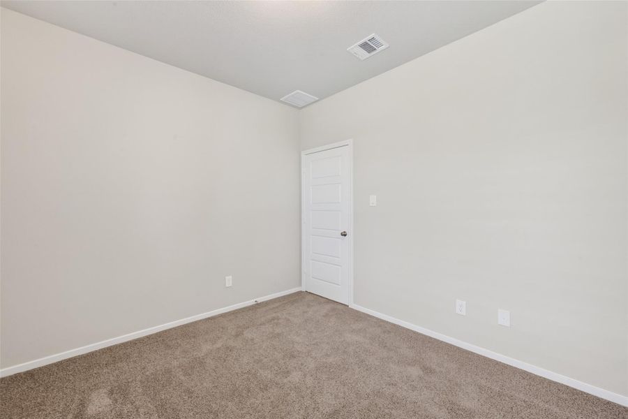 Spacious, unfurnished interior of a new home in Sunterra, Katy (Image 25).