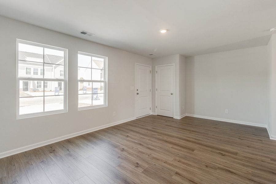 Spacious, unfurnished interior of a new home in Astoria, Columbia (Image 17).