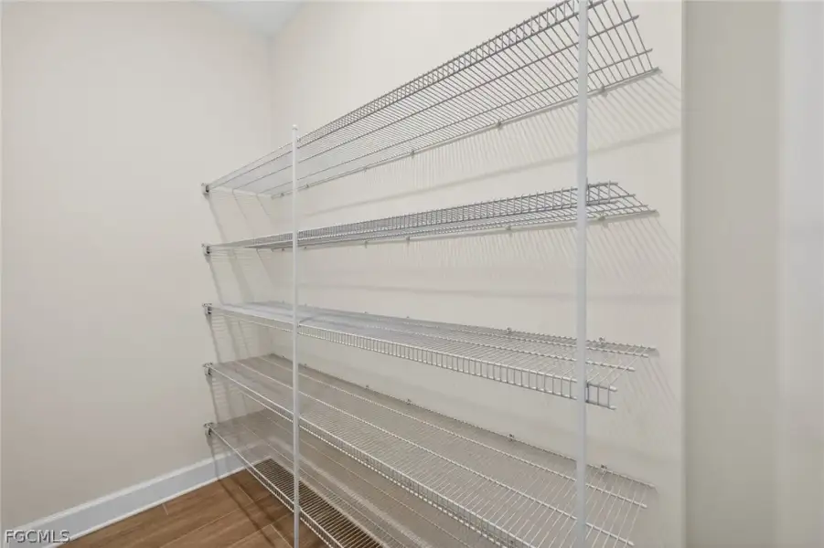 Spacious, unfurnished interior of a new home in Cape Coral, Cape Coral (Image 19).