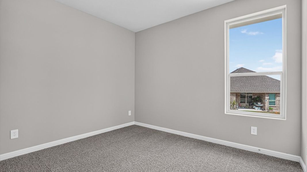 Spacious, unfurnished interior of a new home in Saratoga, Granbury (Image 26).
