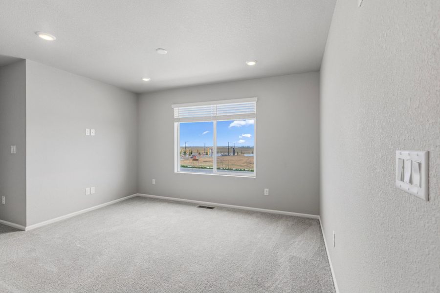 Spacious, unfurnished interior of a new home in Windler, Aurora (Image 14).