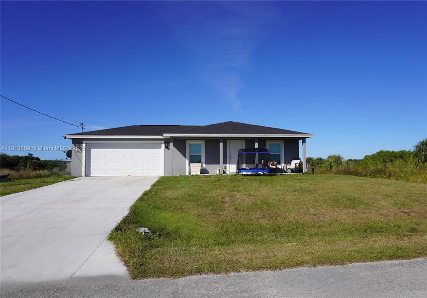 Exterior details and patio area of a home in , Labelle (Image 2).