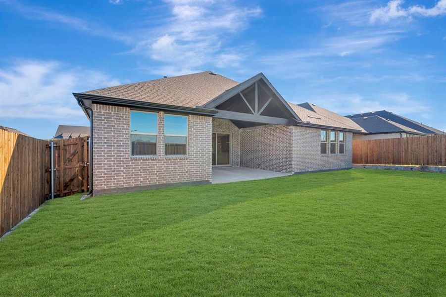 Exterior details and patio area of a home in Elevon, Lavon (Image 23).