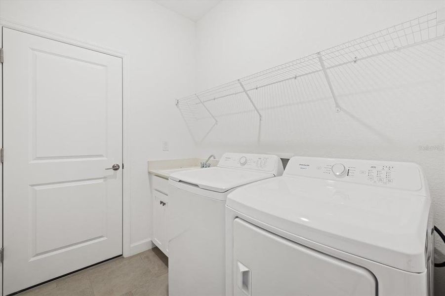 Close-up of interior finishes inside a home in Rye Ranch, Parrish (Image 20).