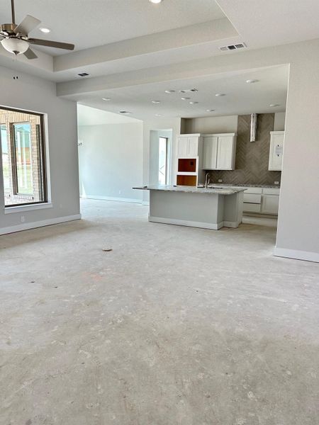 Family Room to Kitchen & Casual Dining Family Room to Kitchen & Casual Dining