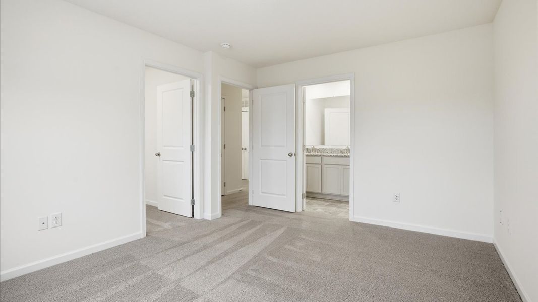 Spacious, unfurnished interior of a new home in Cherokee Crossing, Kodak (Image 18).