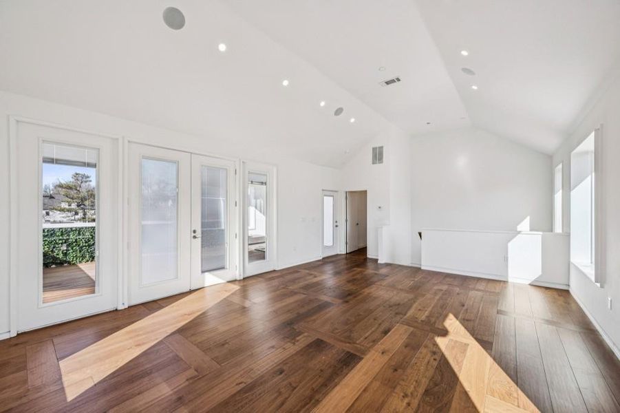 Spacious, unfurnished interior of a new home in , Atlanta (Image 33).