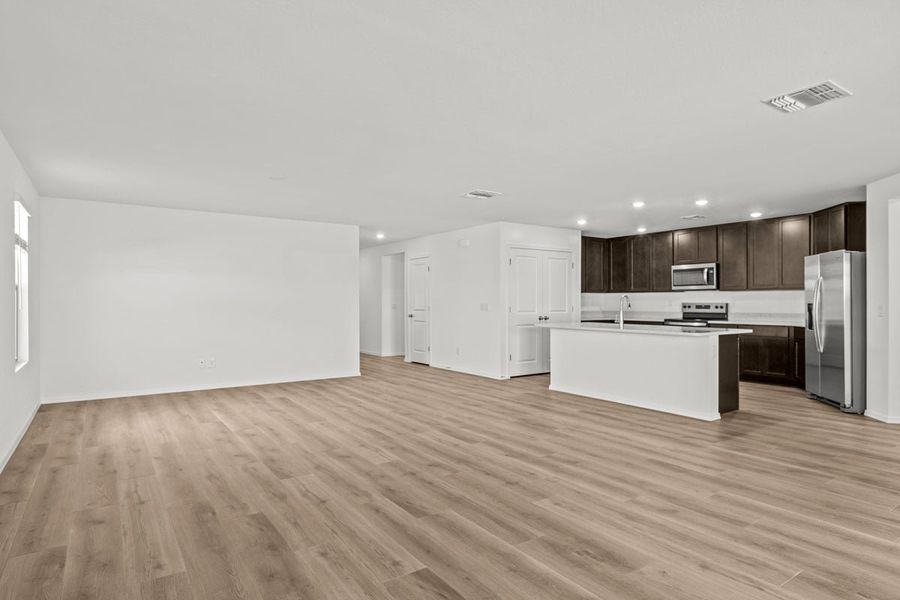 Spacious, unfurnished interior of a new home in Skyline Village Enclaves, San Tan Valley (Image 5).