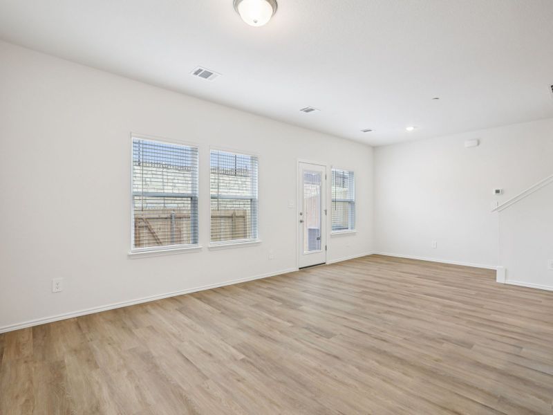 Spacious, unfurnished interior of a new home in Turner's Village, Buda (Image 9).