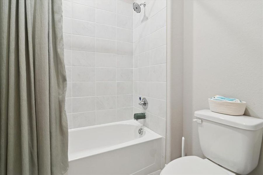 Furnished interior view inside a new home in Creekside, Royse City (Image 6).