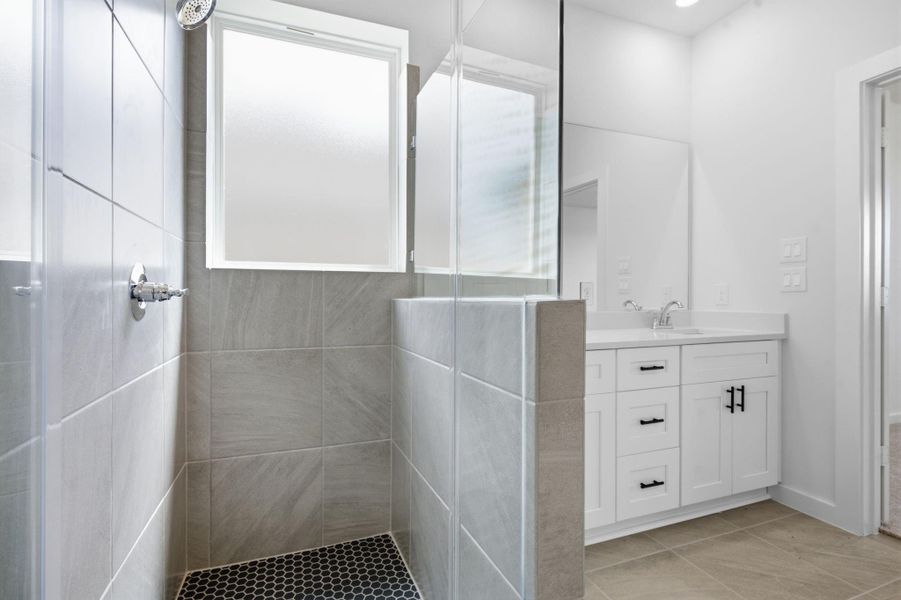 Furnished interior view inside a new home in , Rosharon (Image 16).