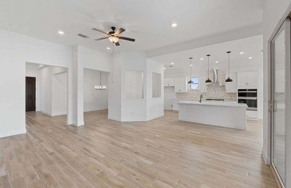 Spacious, unfurnished interior of a new home in Bluffview Reserve, Leander (Image 58).