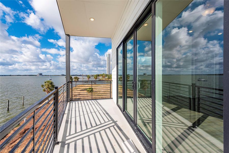 Exterior details and patio area of a home in , Seabrook (Image 35).