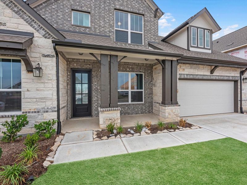 Exterior details and patio area of a home in Wildrye, Waller (Image 16).