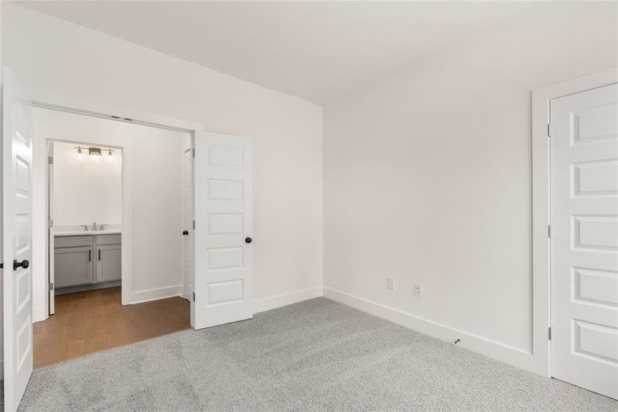 Spacious, unfurnished interior of a new home in , Gainesville (Image 20).