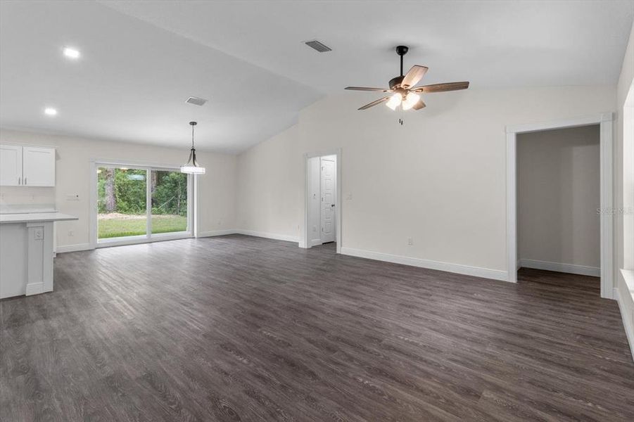 Spacious, unfurnished interior of a new home in , Dunnellon (Image 28).