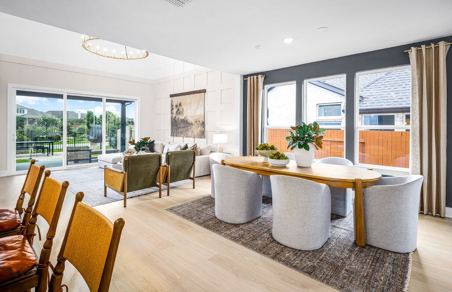 Cozy Cafe for Casual or Formal Dining