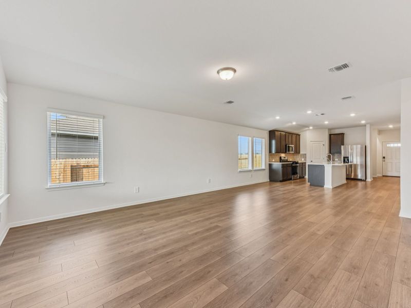 Spacious, unfurnished interior of a new home in Riverbend at Double Eagle - Reserve Collection, Cedar Creek (Image 11).