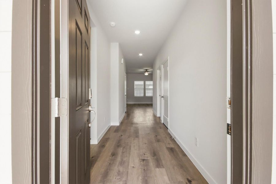 Spacious, unfurnished interior of a new home in Crockett Meadows, Conroe (Image 21). Spacious, unfurnished interior of a new home in Crockett Meadows, Conroe (Image 21).