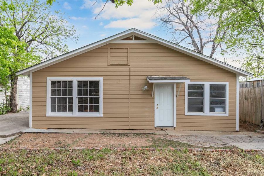 Exterior details and patio area of a home in , Brownwood (Image 16).