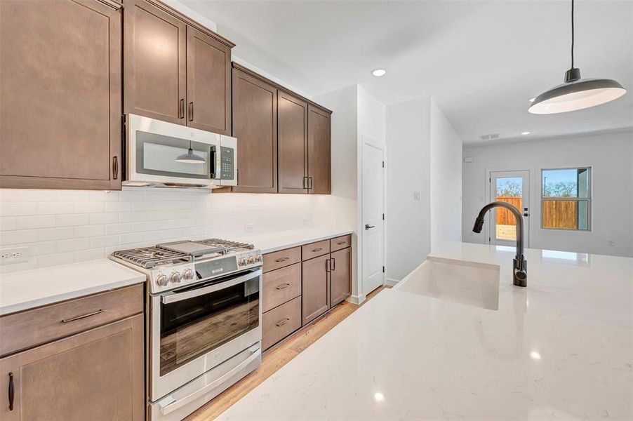 Furnished interior view inside a new home in Rolling Ridge, Van Alstyne (Image 15).