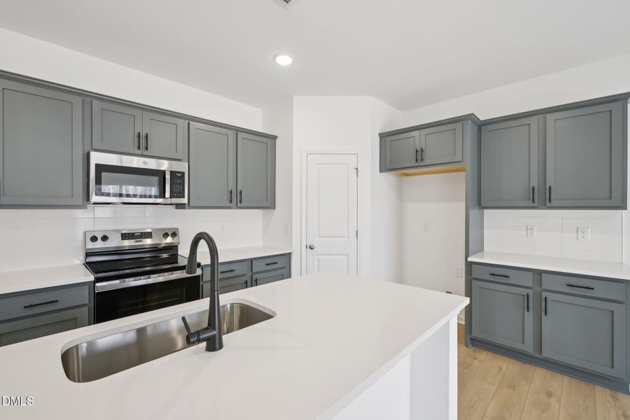 16-web-or-mls-Salers Loop-S1902-016