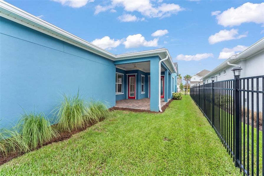 Exterior details and patio area of a home in , Orlando (Image 31).