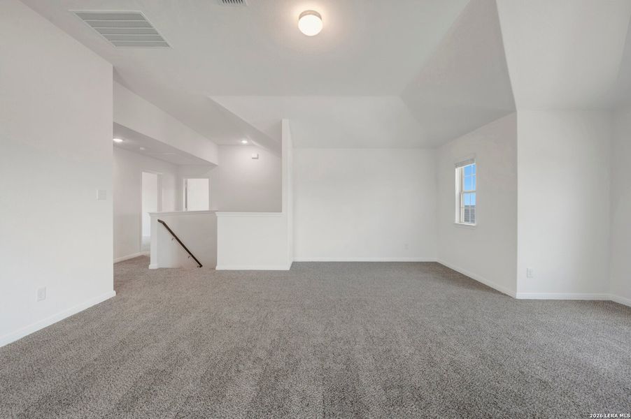 Spacious, unfurnished interior of a new home in Hickory Ridge Estates, Elmendorf (Image 35).