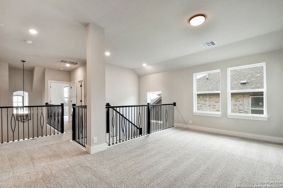 Spacious, unfurnished interior of a new home in Weston Oaks, San Antonio (Image 14).