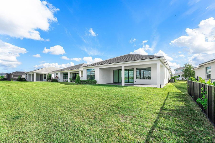 Exterior details and patio area of a home in , Port St. Lucie (Image 20).