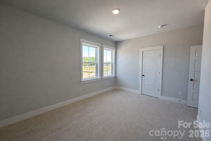 Spacious, unfurnished interior of a new home in Hardy Pond, Rock Hill (Image 24).
